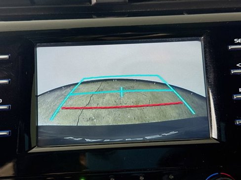 Used 2018 Toyota Camry L image 15