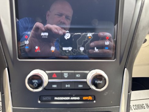 Used 2024 Ford Edge Titanium image 21