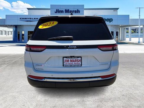 Used 2023 Jeep Grand Cherokee Laredo image 4