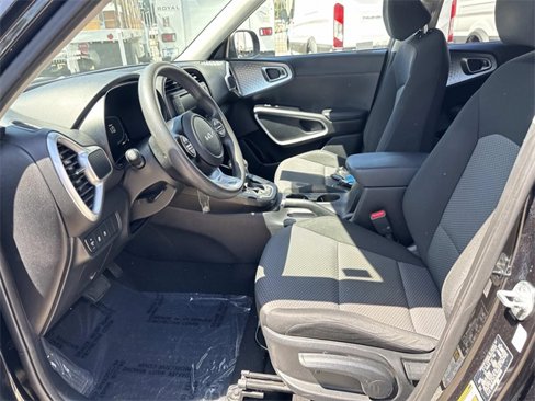 Used 2023 Kia Soul LX w/ LX Technology Package image 17