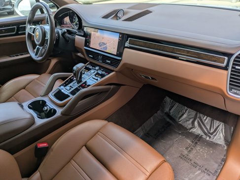Certified 2023 Porsche Cayenne Platinum Edition image 26