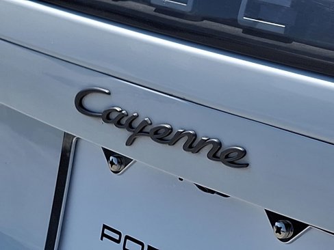 Certified 2023 Porsche Cayenne Platinum Edition image 32