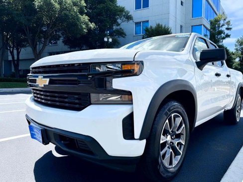 Used 2019 Chevrolet Silverado 1500 Custom w/ Trailering Package image 9
