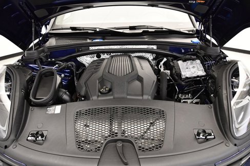 Certified 2025 Porsche Macan image 13