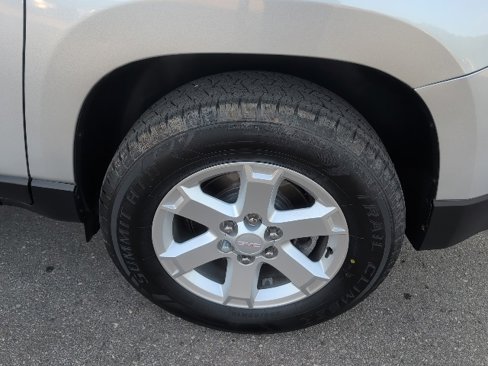 Used 2016 GMC Acadia SLE image 13