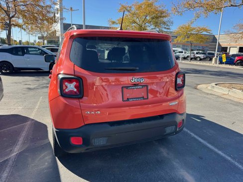 Used 2017 Jeep Renegade Latitude w/ Popular Equipment Group image 11