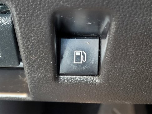 Used 2021 Toyota Highlander L image 16