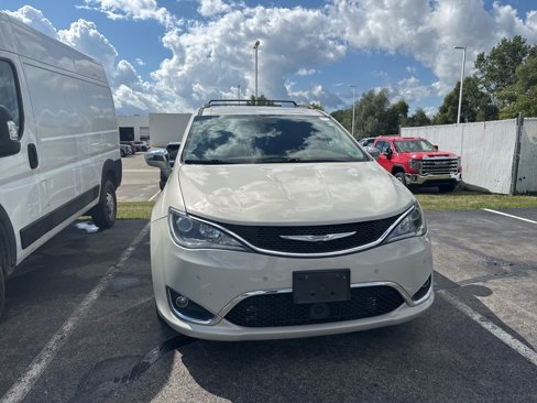 Used 2017 Chrysler Pacifica Limited image 7