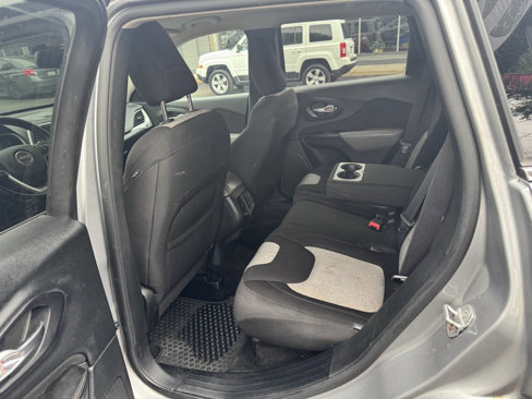 Used 2014 Jeep Cherokee Latitude w/ Comfort/Convenience Group image 10