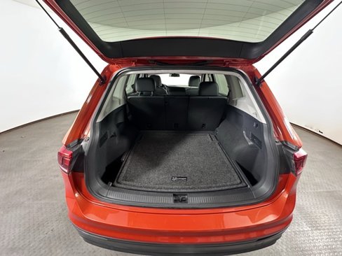 Used 2019 Volkswagen Tiguan SE w/ Panoramic Sunroof Package image 12