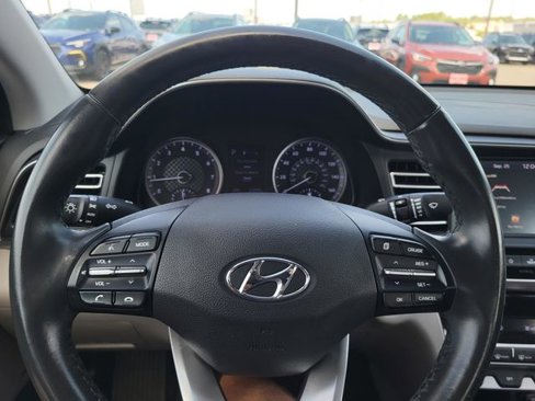 Used 2020 Hyundai Elantra Limited image 30