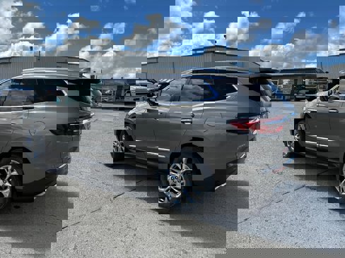 Used 2018 Buick Enclave Avenir image 2