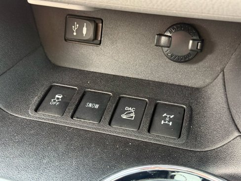 Used 2015 Toyota Highlander XLE image 29