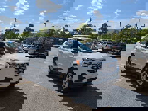 Used 2020 Ford Edge SE image 2
