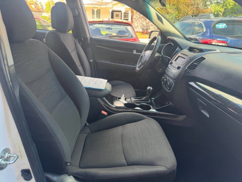 Used 2015 Kia Sorento LX image 26