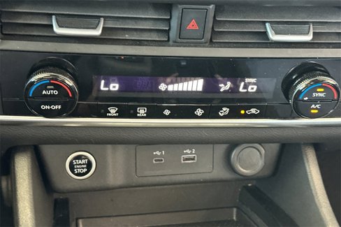 Used 2023 Nissan Rogue SV image 29