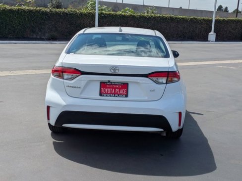 Used 2022 Toyota Corolla LE image 9