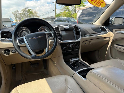 Used 2014 Chrysler 300 image 11