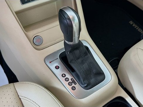 Used 2015 Volkswagen Tiguan SE image 17