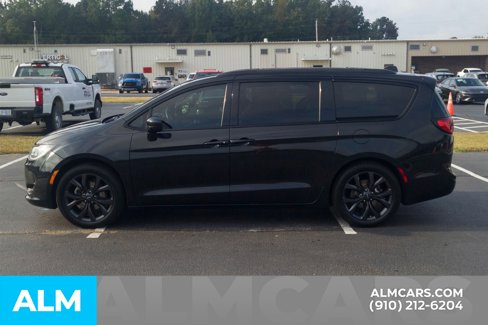 Used 2018 Chrysler Pacifica Touring-L w/ Premium Audio Group image 12