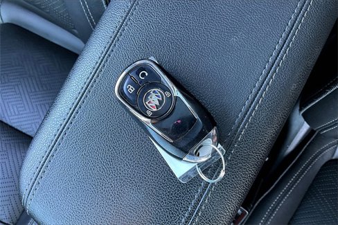 Used 2020 Buick Encore GX Essence w/ Experience Buick Package image 29