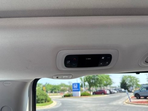 Used 2020 Chrysler Pacifica Limited image 15