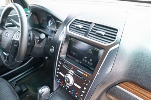 Used 2016 Ford Explorer Limited image 41