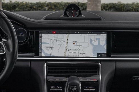 Used 2020 Porsche Panamera image 19