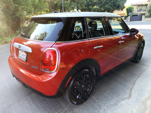 Used 2015 MINI Cooper 4-Door Hardtop image 8