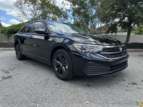 Used 2024 Volkswagen Jetta SE image 8