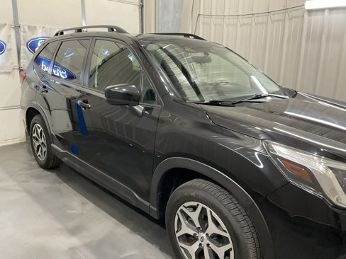Used 2022 Subaru Forester Premium image 4