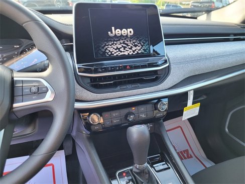 New 2025 Jeep Compass Sport image 34