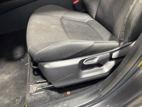 Used 2022 Toyota C-HR XLE image 31