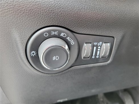 Used 2022 Jeep Compass Limited image 12