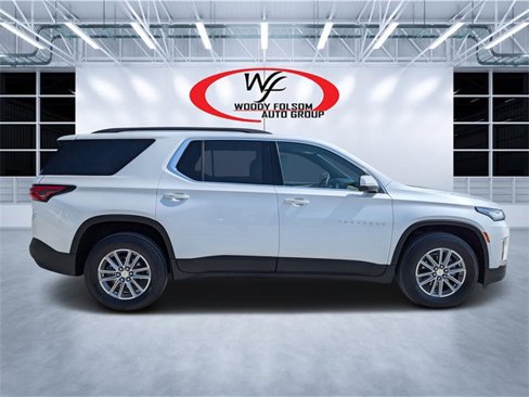 Used 2023 Chevrolet Traverse LT image 2