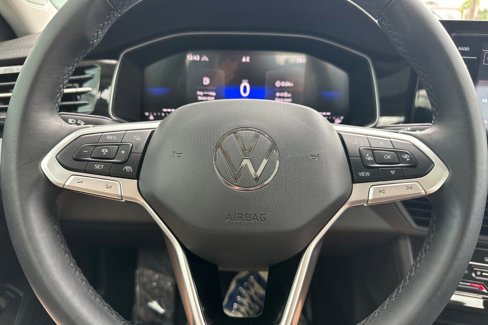 Used 2025 Volkswagen Jetta SE w/ Sunroof Package image 22