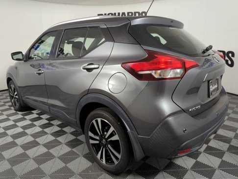 Used 2020 Nissan Kicks SV image 2