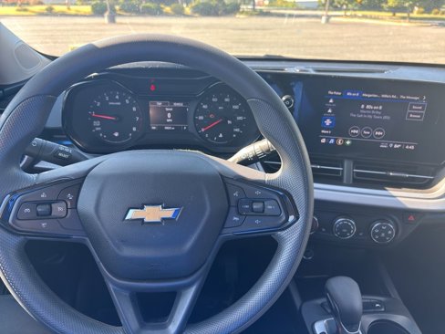 Used 2024 Chevrolet Trax LS w/ LS Convenience Package image 9