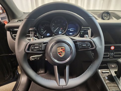 Used 2025 Porsche Macan image 13