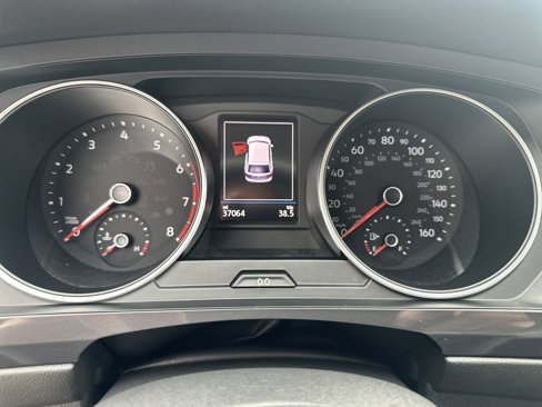 Used 2020 Volkswagen Tiguan SE w/ Panoramic Sunroof Package image 10
