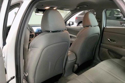 Used 2022 Hyundai Elantra SEL image 11