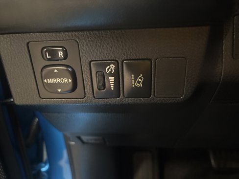 Used 2018 Toyota RAV4 XLE w/ Plus Extra Value Package image 17