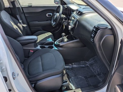 Used 2019 Kia Soul + image 6