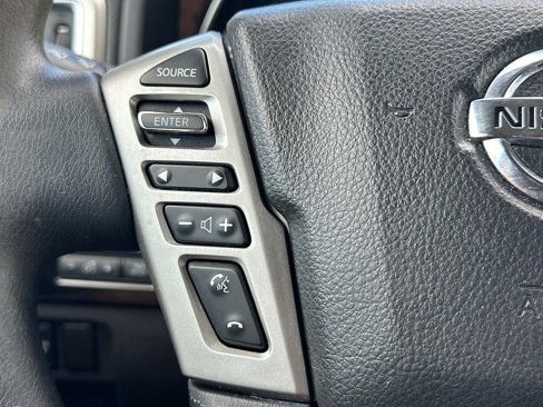 Used 2018 Nissan Titan SV image 17