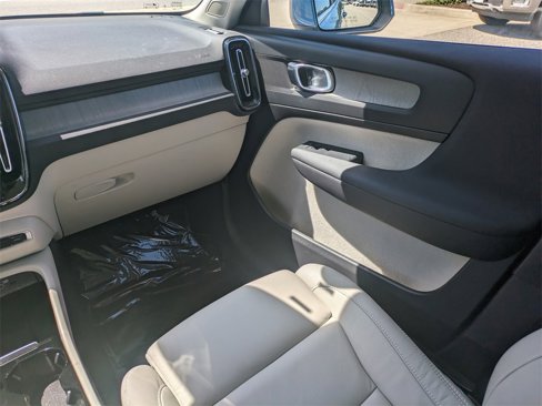 Certified 2024 Volvo XC40 B5 Plus w/ Protection Package Premier image 17
