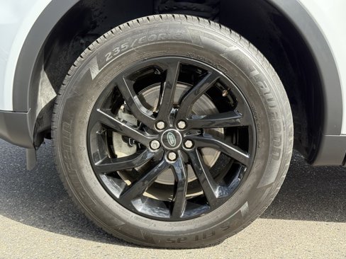 Used 2018 Land Rover Discovery Sport HSE image 16