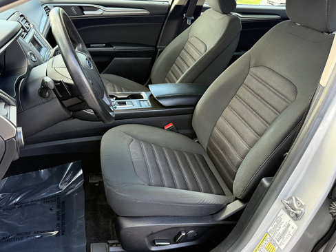 Used 2017 Ford Fusion SE image 30