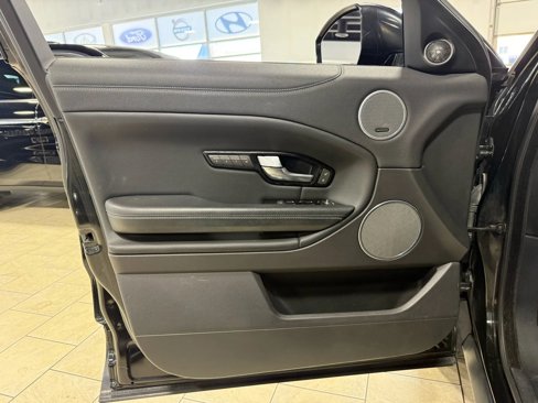 Used 2016 Land Rover Range Rover Evoque SE Premium image 29