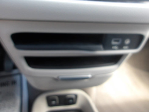 Used 2017 Chrysler Pacifica Touring-L image 17