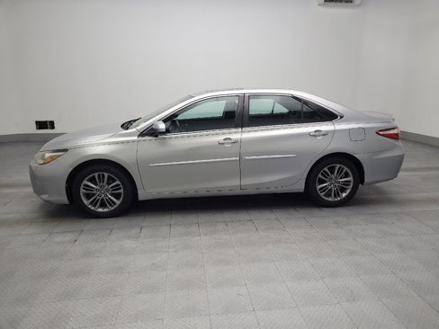 Used 2017 Toyota Camry SE image 2